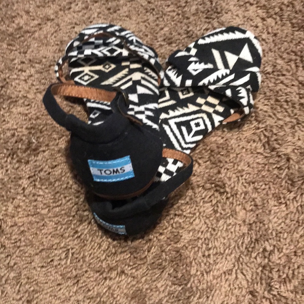 ❌❌SOLD❌❌Toms tribal print sandal